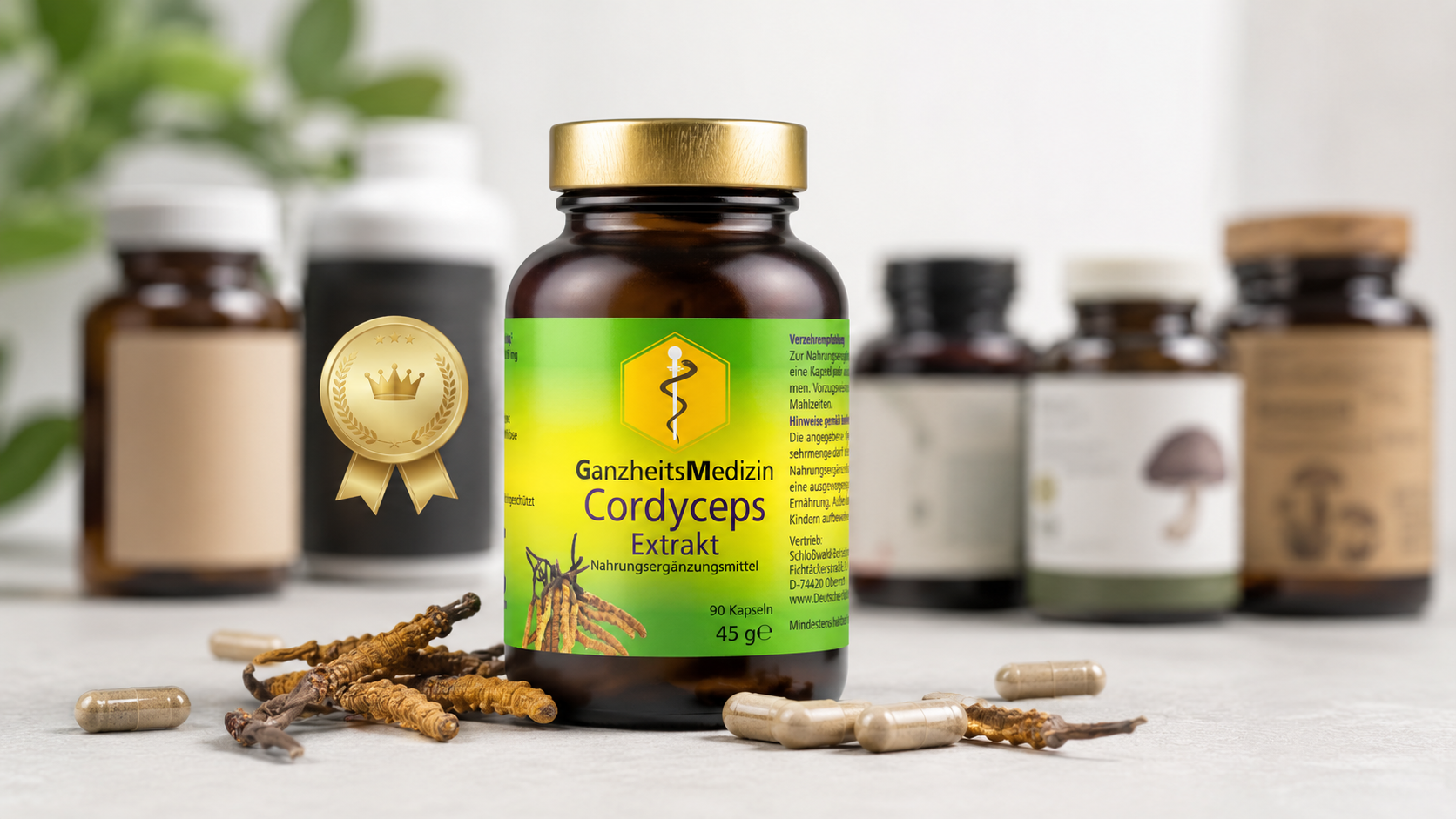 Cordyceps-Extrakt Produkte auf einem Holztisch